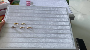 Khay chưng bày trang sức không nắp màu trắngmâm chưng bày bọc nhung cap cấpmâm để đồ bán trang sứcmâm nhung