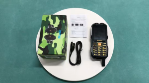 Yeemi Q8-1 4G Network Cellphone 2.4inch Screen Dual Flashlight FM Radio SOS Dual SIM Rugged Mobile phone