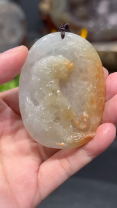 burma jadeite 💯天然冰种黄翡翠玉牌吊坠 ➡️虎🐯 虎虎生威 高H: 6cm 宽W: 4.5cm 厚度Thick: 1cm 重Weight: 43g