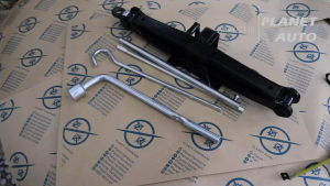 Toolkit Set Dongkrak Mobil 2 Ton Kunci Roda 19mm & Gagang Putaran Dongkrak Mobil