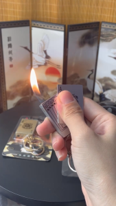 HCM Bật Lửa Xài Gas Móc Khóa Kim Loại Hình Lá Bài Mini