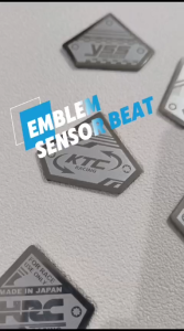 EMBLEM STAINLESS COVER SENSOR MOTOR BEAT ESP DELUXE LED STREET GENIO SCOOPY NEW