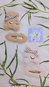 Set 2 kẹp tóc mái đám mây và gấu teddy vải lông mềm mịn phụ kiện tóc bé gái cao cấp - thương hiệu Vợ Chồng Tôi