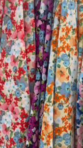 ผ้าเมตร ผ้าเครปชีฟอง ไหมอิตาลี ผ้าพีชสกรีน ลายดอก หน้ากว้าง 55 นิ้ว หน่วยขายเป็นเมตร ลายใหม่