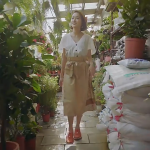 TUDE 2024 รองเท้าแตะแบบสบาย ๆ รองเท้าแตะสุภาพสตรีรองเท้าแตะชายหาดแบนคู่รองเท้าแตะถักระบายอากาศรองเท้าชายหาดรองเท้าลำลองผู้ชายแห้งเร็ว