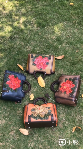 กระเป๋าสตรีสะพายข้าง (หนังวัวแท้) หนังฟอกฝาดกระเป๋าความจุขนาดสูงที่ทันสมัยและอเนกประสงค์ ขนาด 11.5 นิ้ว กระเป๋าหนังแท้