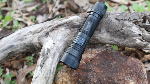 Super bright flashlight Trustfire E6 Zoomable LED Flashlight 1500Lumens 550M Long Range Rechargeable Torch Potable Light with Power Bank Function Magnet