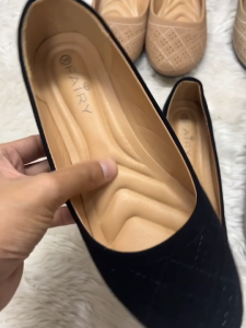 666-4 หุ้มส้น1" พื้นนุ่มมาก หนังPUนิวบัค หน้าฉลุ ปักลาย FAIRY