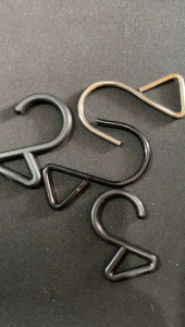 Cantolan Plastik & Besi Bentuk S (isi 100 pcs)