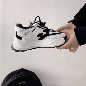 พร้อมส่งจากไทย 2025สไตล์ใหม่Q123รองเท้าผ้าใบ แฟชั่นผู้หญิง เสริมส้น 5ซม ด้านล่างหนาลื่นรองเท้าแพนด้า รองเท้าวิ่งลำลอง