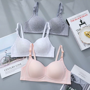 บราเกาะอก ผ้าร่อง ไร้ขอบ 3 ตะขอ มีฟองน้ําในตัว goya146