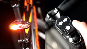 Lampu Belakang Sadel LED Braking Rem Sein Hazard Remot Remote Wireless Nirkabel Sepeda Bicyle MTB Road Bike Lipat Turn Signal Charger USB