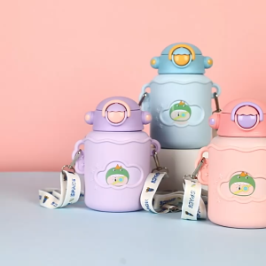 ขวดน้ำเด็ก กระบอกน้ำแบบหัดดื่ม มีหลอดขนาด540มล.