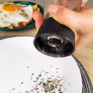 เครื่องบดพริกไทย เครื่องเทศ ขวดบดพริกไทย Pepper Grinder เครื่องบดด้วยมือ มีฝาปิด ทำจากสแตนเลส ไม่เป็นสนิม ทำความสะอาดง่าย Aliz selection