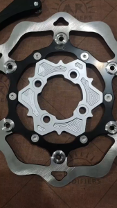 PIRINGAN CAKRAM DEPAN ARAI MODEL GALFER VIETNAM LEBAR 260MM PLUS BREKET KALIPER STANDAR MOTOR BEAT VARIO SCOOPY ISTANAMOTOR55