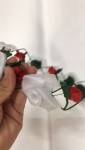 Flower Crown Merah Putih: Mahkota Hiasan Kepala Spesial Dirgahayu HUT RI