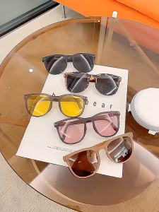 แว่นกันแดดระดับไฮเอนด์ของคนดังทางอินเทอร์เน็ต ไม่กลัวแสงอาทิตย์ ป้องกันรังสีUV400 แว่นกันแดดแบบพับได้ แว่นกันแดด เลนส์โพลาไรซ์ แฟชั่นเรโทร สําหรับผู้หญิง แว่นตา