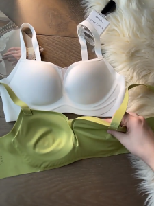 TriumphˉNude feeling no underwire underwear summer thin women gather small chest collection pair breast anti-sagging upper support traceless bra 1PCS