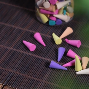 🛒 60PCS 倒流香  Sandalwood Cone Natural Tower Incense Cone Sandalwood Indoor Incense Burner Aromatherapy 檀香 香炉 香薰 塔香 锥香粒 倒流香粒