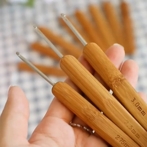 Hakpen Jarum Rajut Crochet Gagang Kayu Bambu ukurang 05 - 3 mm