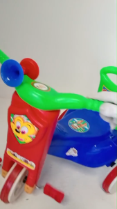 AB TOY รถเด็กสามล้อแชมป์เปี้ยน เบอร์ 21  มีแตรลมและขาถีบ ประกอบพร้อมจัดส่ง