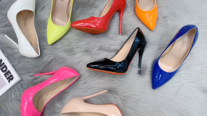 ผลิตภัณฑ์ใหม่SALE รองเท้าหัวแหลม รองเท้าส้นสูงผู้หญิง 3.15 นิ้ว รองเท้าแฟชั่น หนังเเก้วเงา งานส้นเข็ม พื้นนิ่ม สวยมากคะ