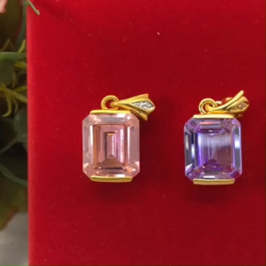 จี้คริสตัล ทรงเหลี่ยมตัด ขนาด 1.3x1.8cm สีม่วง ชมพู เขียว เสริมบารมี จี้แฟชั้น ดีไซน์สวย ชุบทอง จี้ห้อยคอ ใส่ได้ทุกโอกาส