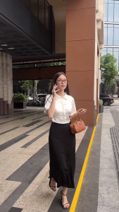 Vella Fashion - Chân váy midi dáng A có túi VV24053