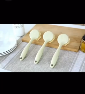 แปรงขัดกระทะพรีเมียม ด้ามจับสะดวก ขนแปรงเหลือง ป้องกันแบคทีเรีย สำหรับเครื่องครัว ขนาด 20.5 cm แพ็คเดี่ยว