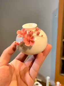 BÌNH HOA HOA ĐÀO ĐẮP NỔI TÍ HON CAO 8cm