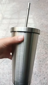 แก้วน้ำสแตนเลส วัสดุสแตนเลสแท้ 304   สามารถเก็บความเย็นและร้อนได้  ขนาด 500ML /16 Oz พร้อมที่ล้างหลอดแถม กล่องสีขาว ไม่มีโลโก้