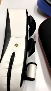 เป้าชกมวย(1ข้าง) เป้าล่อเตะ PU เป้าล่อชกมวย เป้าซ้อมชกมวย เป้าใช้ซ้อมเตะมวย แบบสวมมือ มวย เป้าล่อมวย เป้าชกมวย