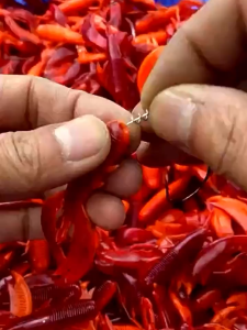 HOT - HOT - HOT  Có mồi tôm tích Chính Hãng NFF Rồi - có 3 màu dài 7cm nặng 4g....