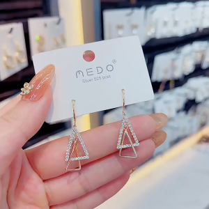 Anting Hijab Wanita Korea Motif Segitiga Triangle Stud Drop Hook Earrings Giwang Jilbab Fashion Aksesoris Anting