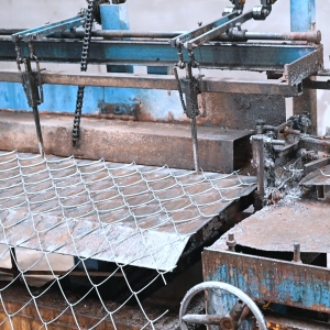 Cyclone Wire Mesh Galvanized Chain Link Farm  Fence  6M /10M 4 INCH HOLE SIZE / FARM FENCE / INDUSTRIAL FENCE / GALVANIZED FENCE