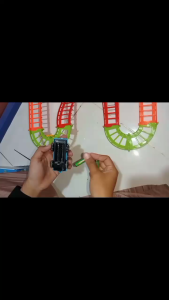 Mainan Electric Track King Train 24 Pcs Multiple Assembly Methods P835 | Mainan Anak Laki-laki Kereta Set Dengan Track Bisa Di Bongkar Pasang | Mainan DIY Rapid Track Dudu Pakai Baterai A2 Kemasan Kardus Bahan Berkualitas.
