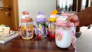 Botol Minum Tali Anak Lucu & Unik 600ml Kotak Minum Aethetic KLX 108