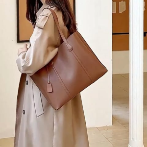 Psion คอลเลคชั่นใหม่ กระเป๋าสะพายข้างแฟชั่นสไตล์เกาหลี สีสวย โทนสุภาพ แมทช์ชุดง่าย สะพายกับลุคไหนก็ดูดี ใครสายแบกบอกเลยว่ารุ่นนี้ใบใหญ่จุใจสุดๆ จิ้มตะกร้าได้เลยตอนนี้พร้อมส่งมาก