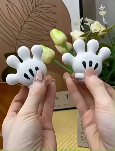 ชั้นวางแปรงสีฟัน ลายการ์ตูนมิกกี้ แบบเหนียว ปาล์มน่ารัก วัสดุพีวีซีนุ่มหนาและเต็ม สําหรับตกแต่งบ้าน ที่วางแปรงสีฟัน