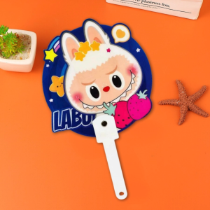 พัดลาบูบู้ พัดใหญ่แบบถือมีด้าม พัด ลายการ์ตูน พลาสติก สีสันสดใส พกพาสะดวก คลายร้อน คละลาย
