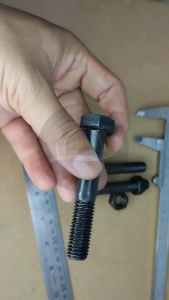 BAUT MUR BAJA KUNCI 19 M12 X 70 HALF DRAT PANJANG 7CM 7 CM BAUD HTB GRADE 8.8 HITAM M12X70 12X70 12 X 70 DIAMETER DRAT 12MM PITCH DRAT 1.75 skrup sekrup