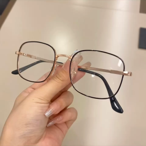 Photochromic Glasses for Woman and Men Shades Protection Eyeglasses Anti Radiation Fashion Eyewear