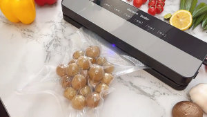 💥รุ่นอัพเกรด ฟรีถุงซีล10ใบ 💥Vacuum Sealer เครื่องซีลถุง เครื่องซีนสูญ 999kPA สูญญากาศ + ซีล เครื่องซีล เป่า/ดูด/ชาร์จ/ปั๊ม 4in1 เครื่องซีลสูญ เครื่องซีนสูญญากาศ คัตเตอร์ในตัว/ตัดถุงได เครื่องซีลสูญญากาศ เครื่องสูญญากาศ เครื่องซีลถุงพลาสติก