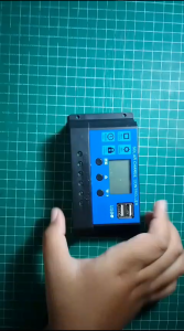 Controller Regulator Baterai Panel Surya 12V 24V 30A PWM LCD