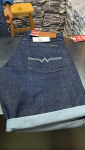 Celana Pendek Pria Terlaris: Desain, Ukuran, dan Bahan