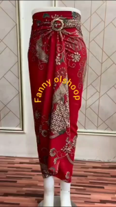 Set kebaya outer tille pita cantik mix saruni merah 17 agustus brukat kondangan wisuda bridesmaid kebaya modern mewah\\n\\n Apa Itu Kebaya Outer Tille Pita Cantik\\n\\nKebaya outer tille pita cantik adalah salah satu variasi kebaya modern yang dipadukan dengan tille dan pita, memberikan tampilan yang elegan dan anggun. Kebaya outer tille pita cantik cocok digunakan untuk berbagai acara formal maupun non-formal.\\n\\n Bagaimana Memilih Kebaya Outer Tille Pita Cantik Sesuai Bentuk Tubuh\\n\\nUntuk memilih kebaya outer tille pita cantik yang sesuai dengan bentuk tubuh Anda, perhatikan beberapa hal berikut:\\n\\n- **Pilih ukuran yang pas**: Pastikan ukuran kebaya sesuai dengan bentuk tubuh Anda. Jangan terlalu ketat atau terlalu longgar.\\n- **Pilih model yang sesuai**: Ada beberapa model kebaya outer tille pita cantik yang bisa dipilih, seperti model lurus, A-line, atau model dengan kerutan di bagian bawah.\\n- **Pilih warna yang sesuai**: Warna kebaya outer tille pita cantik bisa dipilih sesuai dengan warna kulit dan preferensi Anda.\\n\\n Cara Mengenakan Kebaya Outer Tille Pita Cantik dengan Elegan\\n\\nUntuk mengenakan kebaya outer tille pita cantik dengan elegan, ikuti beberapa tips berikut:\\n\\n- **Padukan dengan aksesori yang sesuai**: Pilih aksesori yang sesuai dengan kebaya outer tille pita cantik Anda, seperti anting, gelang, atau kalung.\\n- **Gunakan makeup yang sesuai**: Pilih makeup yang sesuai dengan warna kebaya dan aksesori Anda.\\n- **Pilih sepatu yang sesuai**: Pilih sepatu yang sesuai dengan kebaya outer tille pita cantik Anda, seperti sepatu hak tinggi atau sandal.\\n\\n Kebaya Saruni Merah 17 Agustus\\n\\nKebaya saruni merah 17 Agustus adalah salah satu variasi kebaya tradisional yang sering digunakan pada perayaan Hari Kemerdekaan Indonesia. Kebaya saruni merah 17 Agustus biasanya dipadukan dengan sarung merah.\\n\\n Bagaimana Memilih Warna dan Motif Kebaya Saruni Merah untuk 17 Agustus\\n\\nUntuk memilih warna dan motif kebaya saruni merah untuk 17 Agustus, perhatikan beberapa hal berikut:\\n\\n- **Pilih warna merah**: Warna merah adalah warna yang paling umum digunakan pada kebaya saruni 17 Agustus.\\n- **Pilih motif yang sesuai**: Motif kebaya saruni merah bisa dipilih sesuai dengan preferensi Anda, seperti motif batik, brokat, atau brukat.\\n\\n Tips Mengenakan Kebaya Saruni Merah untuk Acara Khusus\\n\\nUntuk mengenakan kebaya saruni merah untuk acara khusus, ikuti beberapa tips berikut:\\n\\n- **Padukan dengan aksesori yang sesuai**: Pilih aksesori yang sesuai dengan kebaya saruni merah Anda, seperti anting, gelang, atau kalung.\\n- **Gunakan makeup yang sesuai**: Pilih makeup yang sesuai dengan warna kebaya dan aksesori Anda.\\n- **Pilih sepatu yang sesuai**: Pilih sepatu yang sesuai dengan kebaya saruni merah Anda, seperti sepatu hak tinggi atau sandal.\\n\\n Kebaya Modern Mix Pita\\n\\nKebaya modern mix pita adalah salah satu variasi kebaya modern yang dipadukan dengan pita, memberikan tampilan yang elegan dan anggun. Kebaya modern mix pita cocok digunakan untuk berbagai acara formal maupun non-formal.\\n\\n Bagaimana Memadukan Kebaya Modern dengan Pita untuk Tampilan yang Elegan\\n\\nUntuk memadukan kebaya modern dengan pita untuk tampilan yang elegan, ikuti beberapa tips berikut:\\n\\n- **Pilih pita yang sesuai**: Pilih pita yang sesuai dengan warna dan model kebaya Anda.\\n- **Gunakan aksesori yang sesuai**: Pilih aksesori yang sesuai dengan kebaya modern mix pita Anda, seperti anting, gelang, atau kalung.\\n- **Pilih sepatu yang sesuai**: Pilih sepatu yang sesuai dengan kebaya modern mix pita Anda, seperti sepatu hak tinggi atau sandal.\\n\\n Cara Mengenakan Kebaya Modern Mix Pita untuk Acara Formal\\n\\nUntuk mengenakan kebaya modern mix pita untuk acara formal, ikuti beberapa tips berikut:\\n\\n- **Padukan dengan aksesori yang sesuai**: Pilih aksesori yang sesuai dengan kebaya modern mix pita Anda, seperti anting, gelang, atau kalung.\\n- **Gunakan makeup yang sesuai**: Pilih makeup yang sesuai dengan warna kebaya dan aksesori Anda.\\n- **Pilih sepatu yang sesuai**: Pilih sepatu yang sesuai dengan kebaya modern mix pita Anda, seperti sepatu hak tinggi atau sandal.\\n\\n Kebaya Kondangan Mewah\\n\\nKebaya kondangan mewah adalah salah satu variasi kebaya modern yang digunakan pada acara pernikahan. Kebaya kondangan mewah biasanya dipadukan dengan gaun atau rok panjang.\\n\\n Bagaimana Memilih Kebaya Kondangan Mewah Sesuai Acara\\n\\nUntuk memilih kebaya kondangan mewah yang sesuai dengan acara, perhatikan beberapa hal berikut:\\n\\n- **Pilih model yang sesuai**: Ada beberapa model kebaya kondangan mewah yang bisa dipilih, seperti model lurus, A-line, atau model dengan kerutan di bagian bawah.\\n- **Pilih warna yang sesuai**: Warna kebaya kondangan mewah bisa dipilih sesuai dengan warna gaun atau rok panjang Anda.\\n- **Pilih aksesori yang sesuai**: Pilih aksesori yang sesuai dengan kebaya kondangan mewah Anda, seperti anting, gelang, atau kalung.\\n\\n Tips Mengenakan Kebaya Kondangan Mewah untuk Tampilan yang Menawan\\n\\nUntuk mengenakan kebaya kondangan mewah untuk tampilan yang menawan, ikuti beberapa tips berikut:\\n\\n- **Padukan dengan aksesori yang sesuai**: Pilih aksesori yang sesuai dengan kebaya kondangan mewah Anda, seperti anting, gelang, atau kalung.\\n- **Gunakan makeup yang sesuai**: Pilih makeup yang sesuai dengan warna kebaya dan aksesori Anda.\\n- **Pilih sepatu yang sesuai**: Pilih sepatu yang sesuai dengan kebaya kondangan mewah Anda, seperti sepatu hak tinggi atau sandal.\\n\\n Kebaya Wisuda Bridesmaid\\n\\nKebaya wisuda bridesmaid adalah salah satu variasi kebaya modern yang digunakan pada acara wisuda dan pernikahan. Kebaya wisuda bridesmaid biasanya dipadukan dengan gaun atau rok panjang.\\n\\n Bagaimana Memilih Kebaya Wisuda Bridesmaid yang Sesuai dengan Tema Acara\\n\\nUntuk memilih kebaya wisuda bridesmaid yang sesuai dengan tema acara, perhatikan beberapa hal berikut:\\n\\n- **Pilih model yang sesuai**: Ada beberapa model kebaya wisuda bridesmaid yang bisa dipilih, seperti model lurus, A-line, atau model dengan kerutan di bagian bawah.\\n- **Pilih warna yang sesuai**: Warna kebaya wisuda bridesmaid bisa dipilih sesuai dengan warna gaun atau rok panjang Anda.\\n- **Pilih aksesori yang sesuai**: Pilih aksesori yang sesuai dengan kebaya wisuda bridesmaid Anda, seperti anting, gelang, atau kalung.\\n\\n Cara Mengenakan Kebaya Wisuda Bridesmaid untuk Tampilan yang Elegan\\n\\nUntuk mengenakan kebaya wisuda bridesmaid untuk tampilan yang elegan, ikuti beberapa tips berikut:\\n\\n- **Padukan dengan aksesori yang sesuai**: Pilih aksesori yang sesuai dengan kebaya wisuda bridesmaid Anda, seperti anting, gelang, atau kalung.\\n- **Gunakan makeup yang sesuai**: Pilih makeup yang sesuai dengan warna kebaya dan aksesori Anda.\\n- **Pilih sepatu yang sesuai**: Pilih sepatu yang sesuai dengan kebaya wis