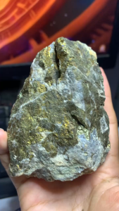 Viên đá vàng găm Pyrite Magic tự nhiên Vũ trụ ngũ sắc