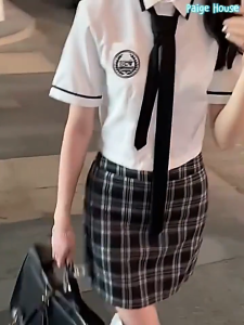 Fashionable Checkered skirt  with a Classic Plaid Design  Suitable for a Variety of Wear Show Your Charismatic Figure