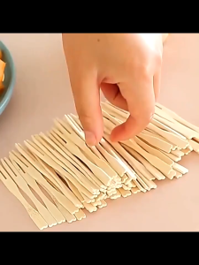 🔥Hutyet👍100/200Pcs/Bag Fruit Fork Bamboo Stick Bamboo Fruit Stick Cake Snack Fork Disposable Bamboo Wooden Fork Catering Packaging Serving Utensils Serviceware
