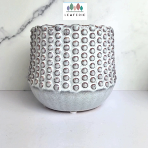 The Leaferie Jannike plant pots. Ceramic flowerpot . flowerpots . flower pot . planter . planters . Plants